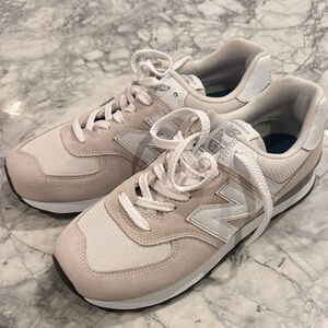 New Balance Athletic Shoes in Cream and Gray